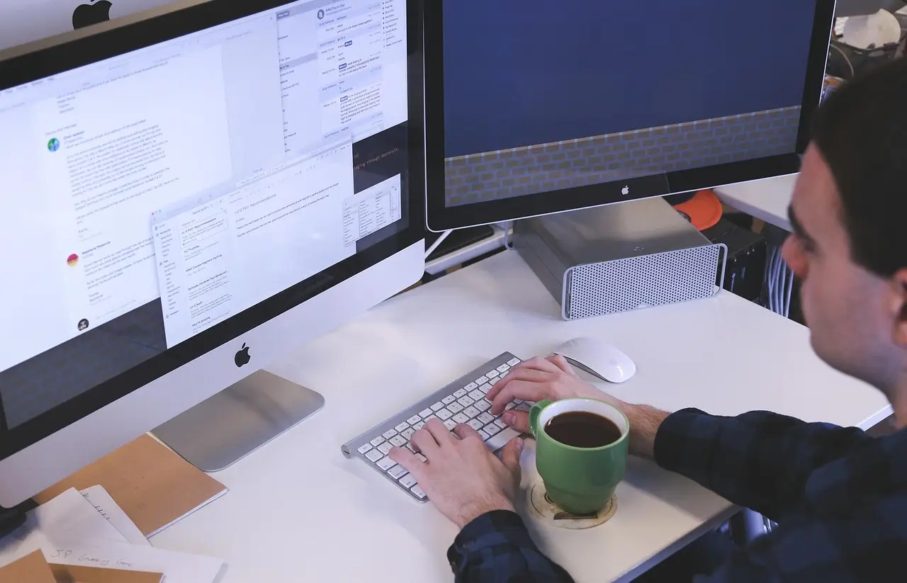 JSAUX FlipGo dual-screen portable monitor review: Gorgeous displays with touch support and a built-in USB hub
