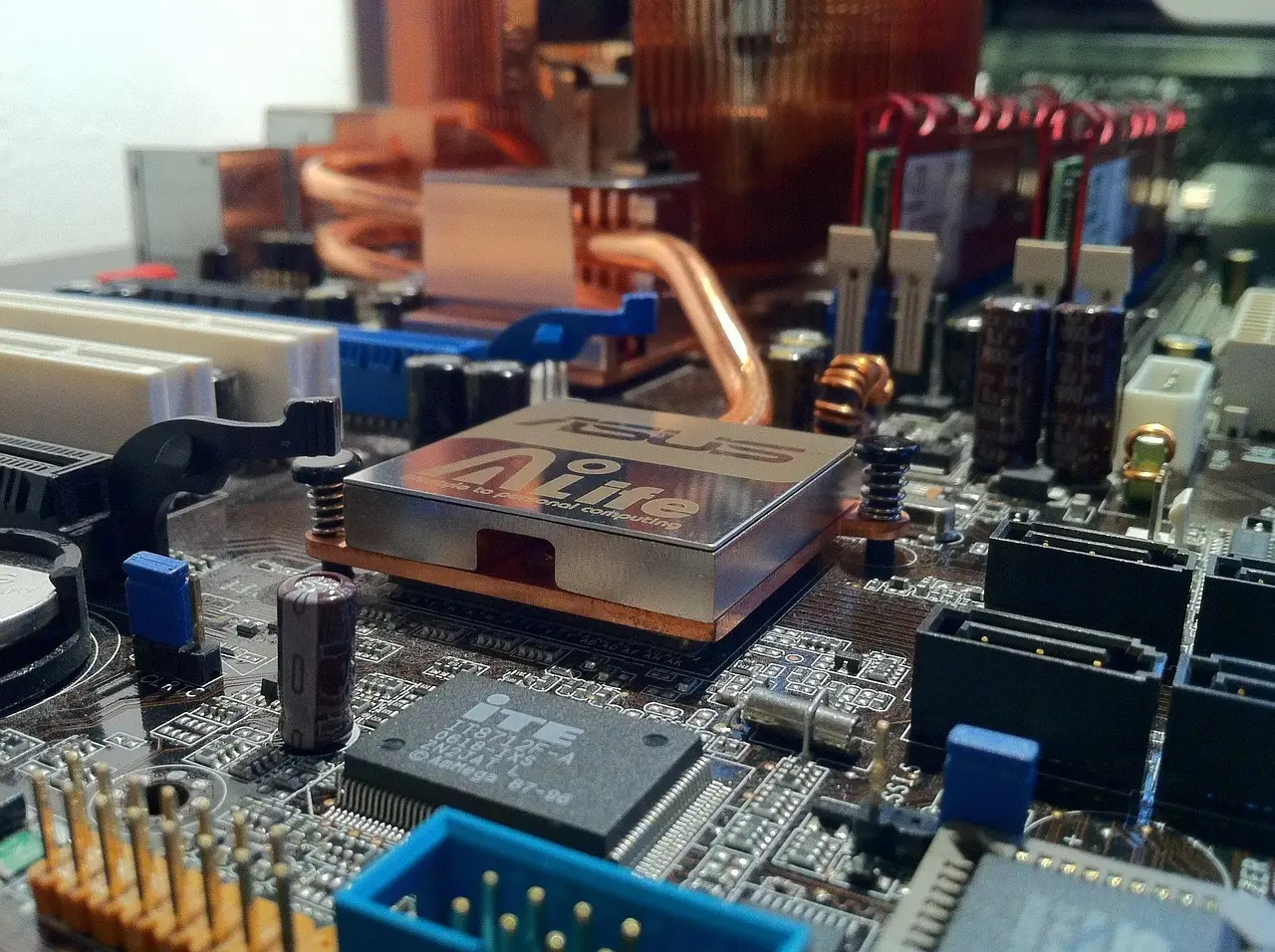 Kit Close-Up: Checking Out the ASUS AI SuperBuild
