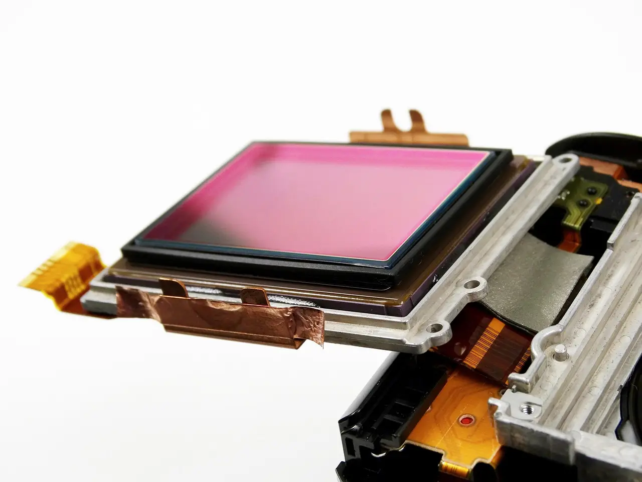 Shelly’s new presence sensor simultaneously detects up to ten people without a camera